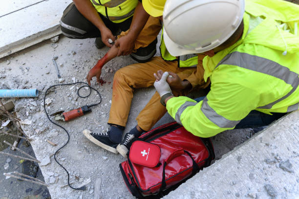 istock Hand of builder worker injury bleeding, accident in work, Using construction power tools unsafe and negligence with first aid team support at construction site. Safety in work concept. 1333691154