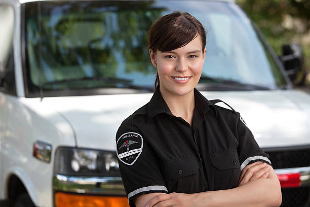fiducioso giovane donna paramedico - cfr foto e immagini stock