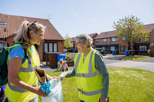 istock Mother and Daughter Litter Picking Together 1333776590