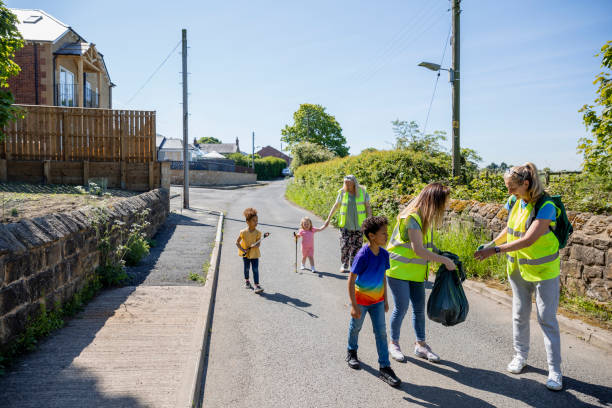 istock Litter Picking in a Residential Area 1333777090