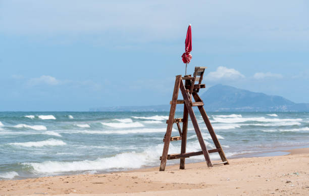 istock Empty lifeguard high seat along ocean with high waves in Daimus, Spain 1333790430