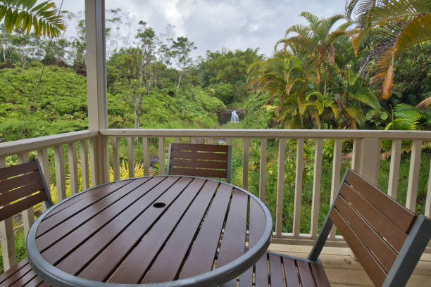 waterfall porch - lanai imagens e fotografias de stock