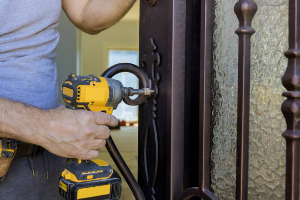 istock Locksmith hand holds the screwdriver in installing new house door lock 1333803019