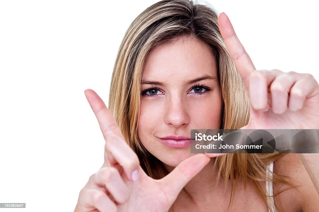 Mulher olhando através de um dedo quadro - Foto de stock de 20 Anos royalty-free