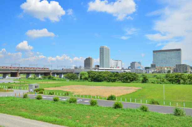 paisaje de futakotamagawa y el río tama en tokio, japón - distrito de setagaya fotografías e imágenes de stock