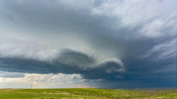 istock Unusual Severe Storm Cloud in Figure-Eight Knot shape 1333875435