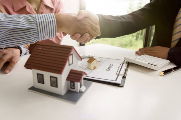 istock Real estate agent shaking hand with customer about house contract agreement.. 1333894224
