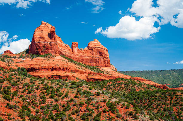 snoopy rock cerca de sedonal, arizona - sedona fotografías e imágenes de stock