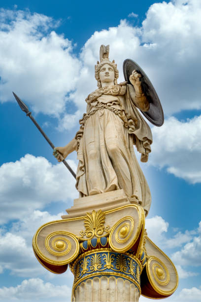 statua di atena con cielo blu e nuvole all'accademia di atene, grecia - minerva foto e immagini stock