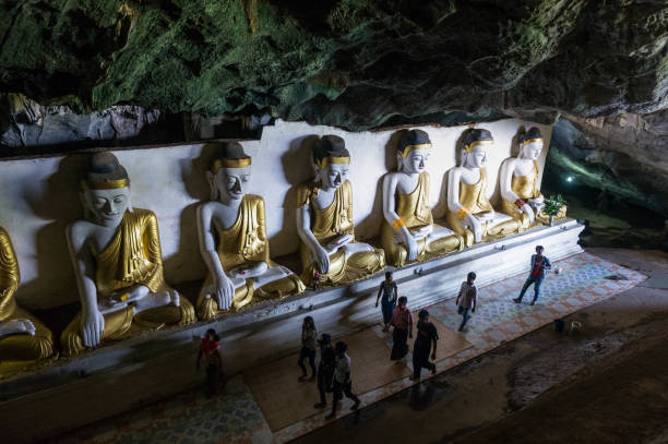 myanmar. hpa han. ya teak pyan höhle - ancient architecture buddhism burmese culture stock-fotos und bilder