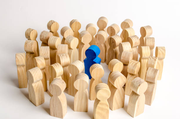 the blue figure of the leader is surrounded by a crowd of people. leadership and team management, an example for imitation. loyalty and trust. idol. like-minded people and followers - surrounding leadership organization meeting imagens e fotografias de stock