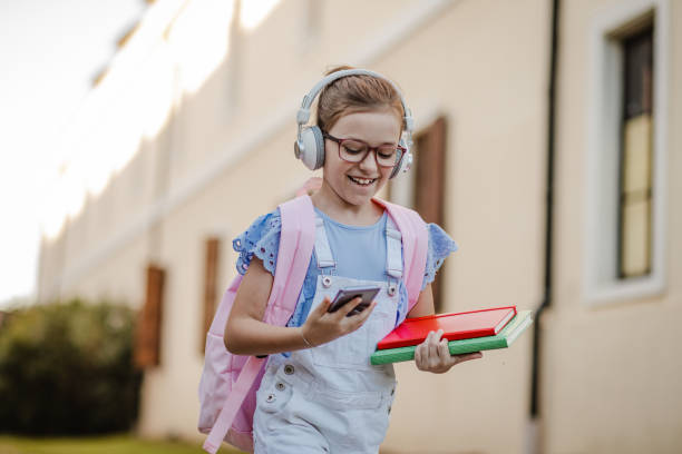 istock Little girl is going to school 1333954954