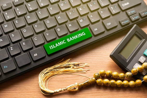 calculator, rosary beads and computer keyboard with green button written with islamic banking. - sharia imagens e fotografias de stock