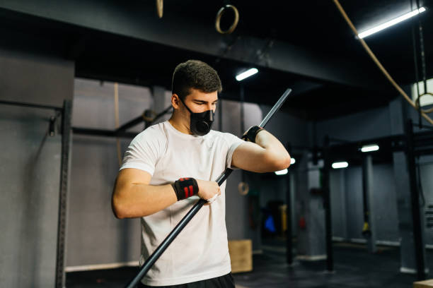 istock Athlete wearing mask at the gym 1333972929