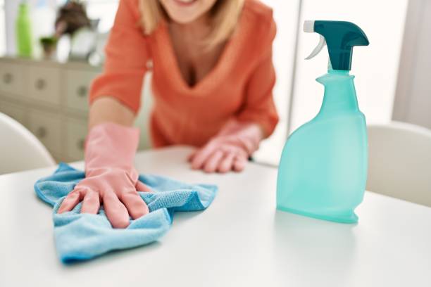 istock Middle age woman smiling happy cleaning using diffuser and rag at home. 1333973615