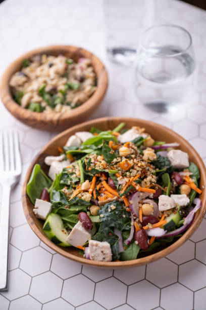healty salad with chicken and quinoa, red bean, chickpeas - healty imagens e fotografias de stock