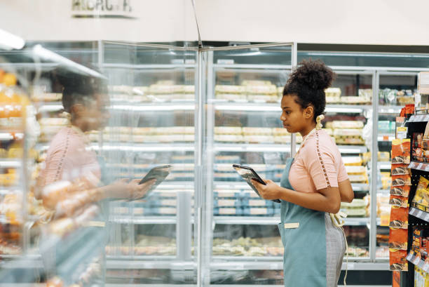 istock Employee in supermarket using digital tablet to organize delivery for supply chain 1333985131