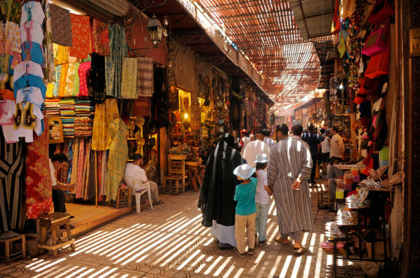 os souks de marrakech, marrocos, norte da áfrica - jema el fna - fotografias e filmes do acervo