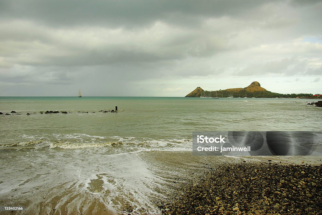 Pigeon Island St Lucia paisaje y agrupar storm - Foto de stock de Agua libre de derechos