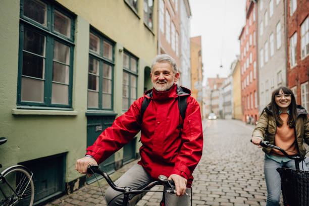 istock Discovering the city with dad 1334099546