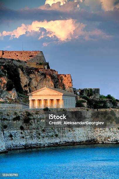 Foto de Hellenic Templo Na Ilha De Corfu e mais fotos de stock de Antigo - Antigo, Arcaico, Arquitetura