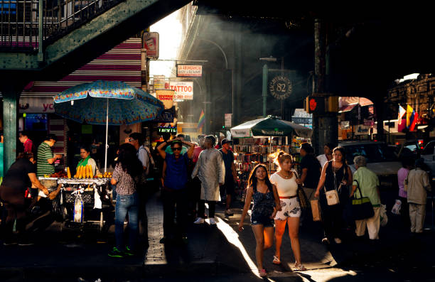 jackson heights queens city life - queens foto e immagini stock