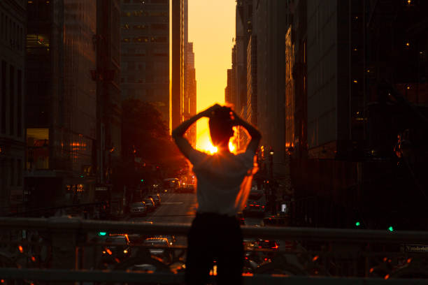 manhattan sunset city vista - vertical ramp fotografías e imágenes de stock