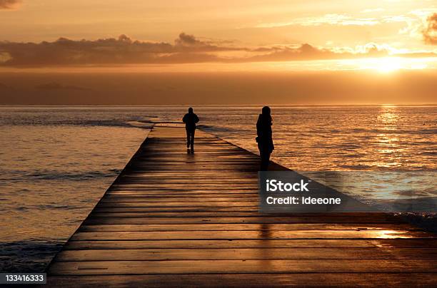 Photo libre de droit de Le Corps Et Lesprit banque d'images et plus d'images libres de droit de Mer du Nord - Mer du Nord, Deux personnes, Point de fuite