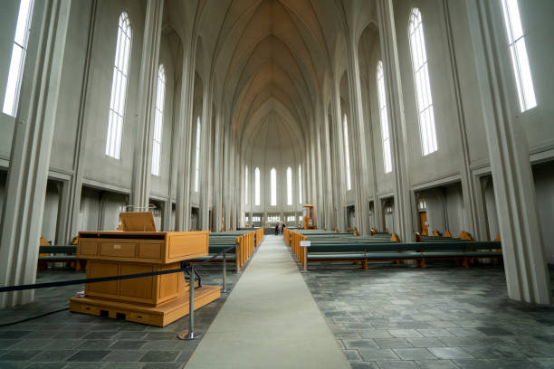 wewnątrz kościoła hallgrímskirkja w reykjavíku na islandii. - places of worship zdjęcia i obrazy z banku zdjęć