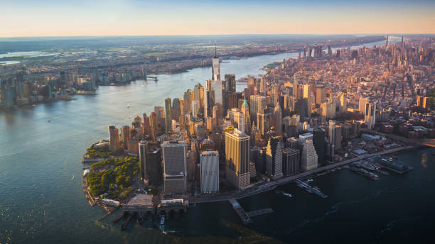 aerial view new york city skyline with freedom tower at sunset - lower manhattan financial district downtown district manhattan imagens e fotografias de stock