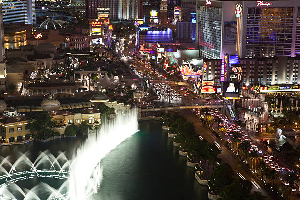 las vegas blvd-w pobliżu flamingo nocy - flamingo hilton zdjęcia i obrazy z banku zdjęć