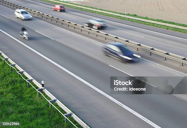 Autobahn Wysokiej Prędkości - zdjęcia stockowe i więcej obrazów Bariera ochronna - Oznakowanie drogi - Bariera ochronna - Oznakowanie drogi, Cykl, Czynność