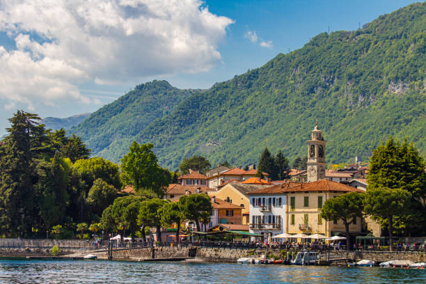 città di lenno sul lago di como in italia - lenno foto e immagini stock