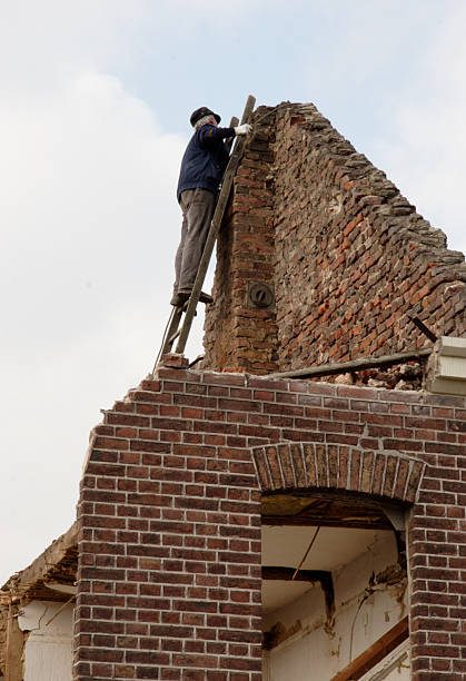 gable abbrucharbeiten - gable end stock-fotos und bilder