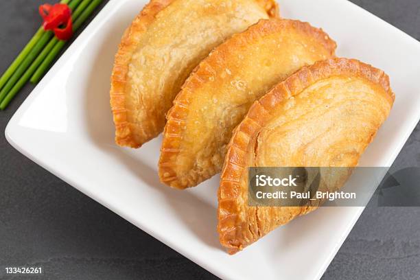 Foto de Bolinhos De Curry Epokepok Karipap Pusing e mais fotos de stock de Empanada - Empanada, Pratos Vegetarianos, Carne de Carneiro