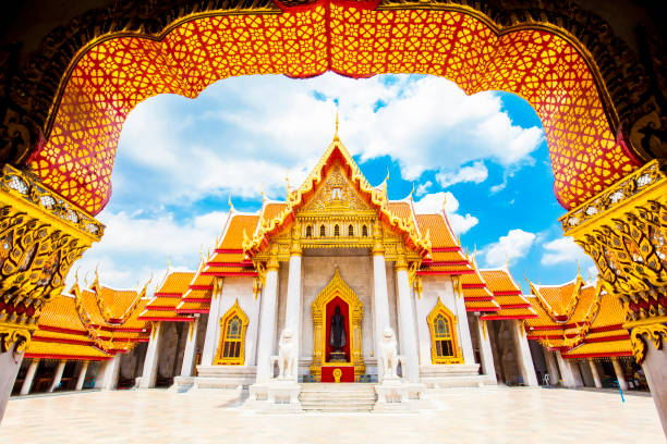 buddhistischer tempel wat benchamabophit oder marmortempel in bangkok, tailand - wat blue ancient old stock-fotos und bilder