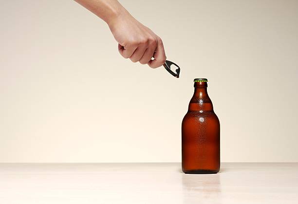 пиво открытие - bottle opener стоковые фото и изображения