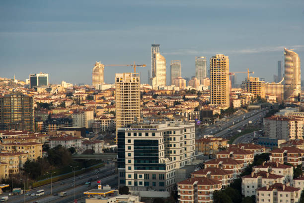 bâtiments d’istanbul et vue panoramique sur la ville, fond de ciel bleu. - kadikoy district photos et images de collection
