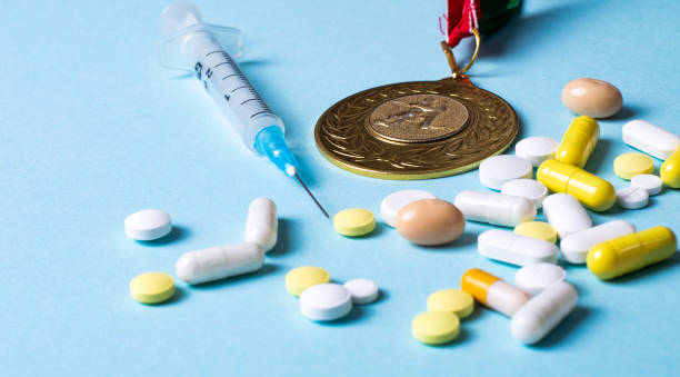 syringe, medals and pills on a blue background. doping in sports. abuse of anabolic steroids for sports. sports fraud. doping athletes. - doping imagens e fotografias de stock