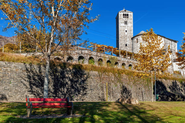 старая каменная церковь и колокольня под голубым небом осенью в локарно, швейцария. - locarno стоковые фото и изображения