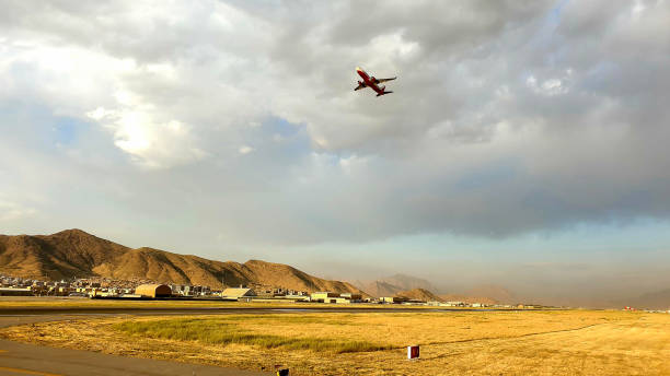 Boeing 737 passenger aircraft departing from Hamid Karzai International Airport in Kabul during sunset. Kabul, Afghanistan, 29/06/19. Boeing 737 passenger aircraft departing from Hamid Karzai International Airport in Kabul during sunset. Airport buildings and mountains in the background. 737 stock pictures, royalty-free photos & images