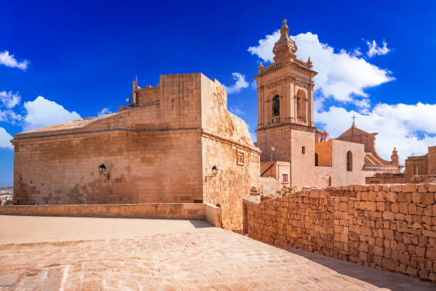 gozo, malta - cittadella, città medievale di victoria - rabat gozo foto e immagini stock