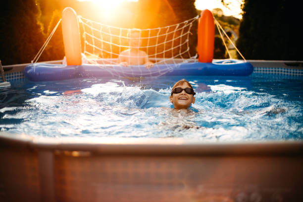 home swimming pool - above ground pool imagens e fotografias de stock