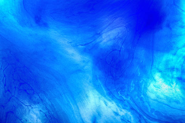 Miscelazione vernice Vortice Bianco Liquido Astratto Che scorre blu - foto stock