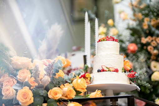 Winter wedding cake decoration