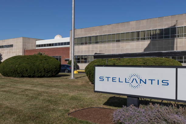 stellantis logo. die stellantis-tochtergesellschaften von fca sind chrysler, dodge, jeep und ram. - chrysler stock-fotos und bilder