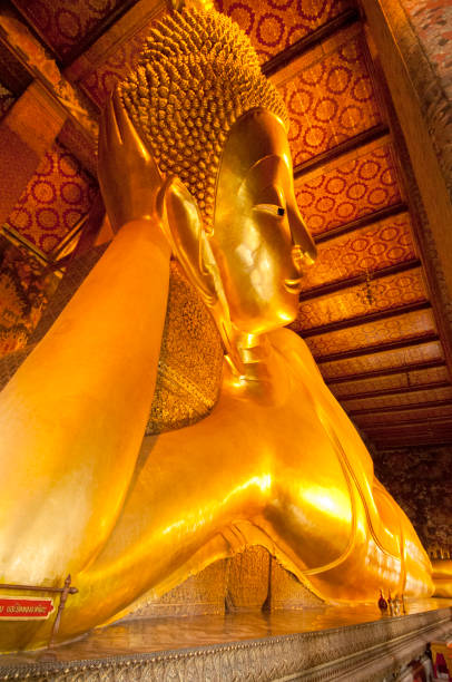 świątynia leżącego buddy - reclining buddha zdjęcia i obrazy z banku zdjęć