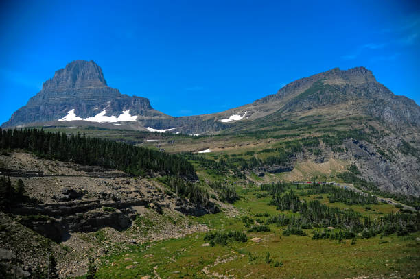 istock Montana Mountain Range on a Sunny Day 1334488455