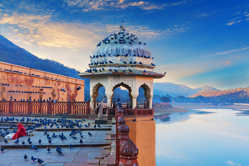 Amber Fort elements, view on the Maotha Lake near Jaipur, Rajasthan, India.