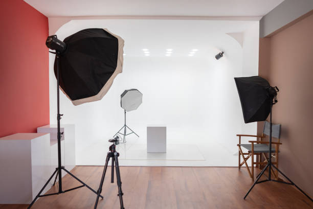 studio photo professionnel - studio equipment photos et images de collection